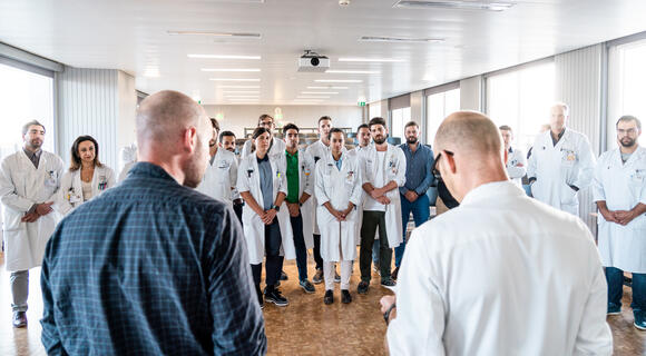 Les médecins durant la prestation de serment