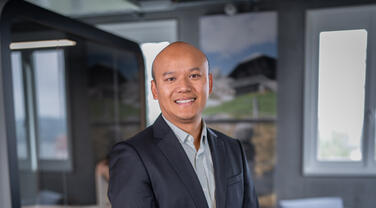Van Nhut Ho 