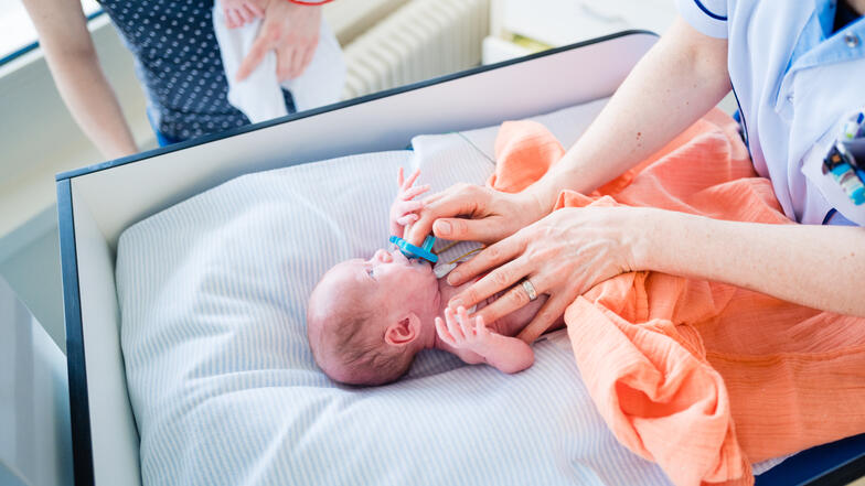 Infirmière soins bébé