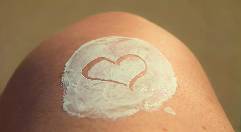 Schützen Sie freiliegende Haut mit einer Sonnencreme mit mindestens Lichtschutzfaktor 30