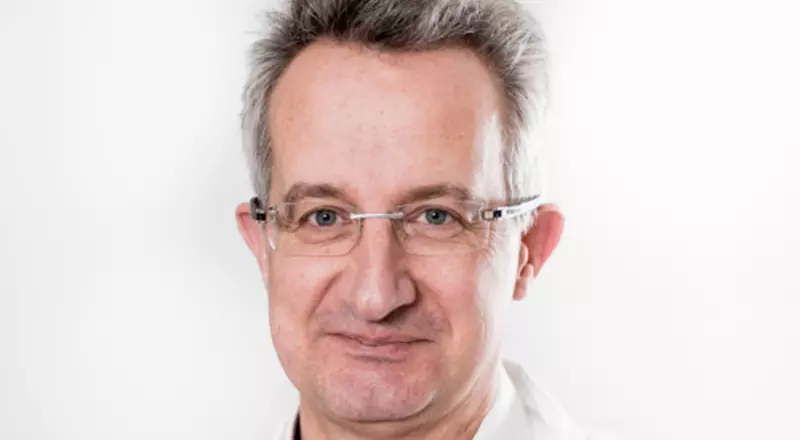 Portrait du Dr Nicolas Blondel, médecin adjoint, spécialiste en médecine interne générale: