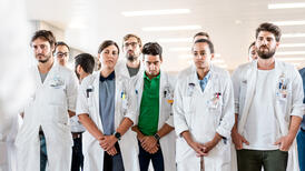 Des jeunes médecins durant la prestation de serment