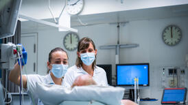 20. Minuit pile vraiment? - Peu importe l'heure qu'il est, le personnel soignant est au chevet des patients. © Khaled Habchi