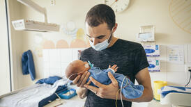 Neonatologie_bebe_papa
