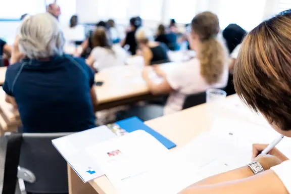 Médecine: colloques de formation postgraduée