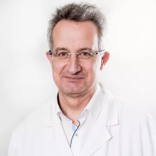 Portrait du Dr Nicolas Blondel, médecin adjoint, spécialiste en médecine interne générale: